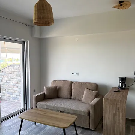 Seafront Apartment Néa Péramos